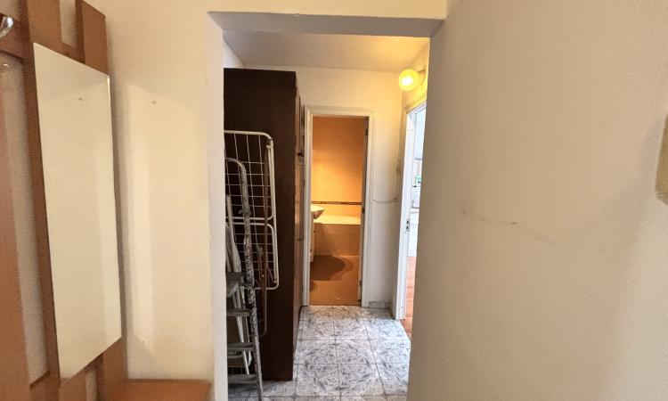 Apartament 4 camere de vânzare – Etaj 1, zonă Facultatea de Litere