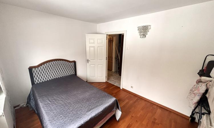 Apartament 4 camere de vânzare – Etaj 1, zonă Facultatea de Litere