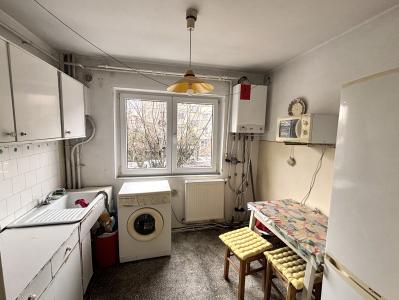 Apartament 4 camere de vânzare – Etaj 1, zonă Facultatea de Litere