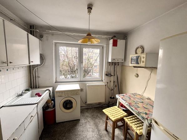 Apartament 4 camere de vânzare – Etaj 1, zonă Facultatea de Litere