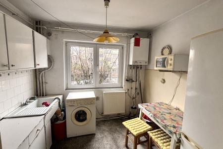 Apartament 4 camere de vânzare – Etaj 1, zonă Facultatea de Litere