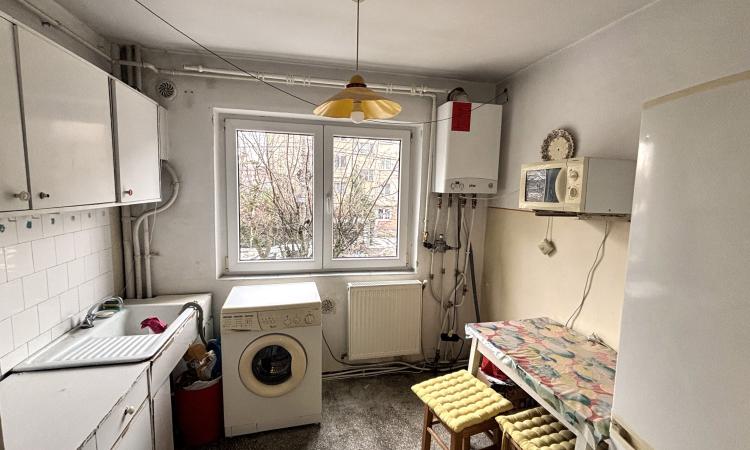 Apartament 4 camere de vânzare – Etaj 1, zonă Facultatea de Litere