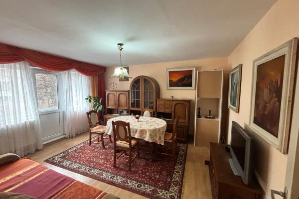 Apartament 4 camere de vânzare – Etaj 1, zonă Facultatea de Litere