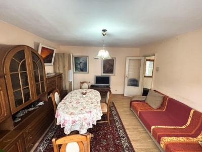Apartament 4 camere de vânzare – Etaj 1, zonă Facultatea de Litere