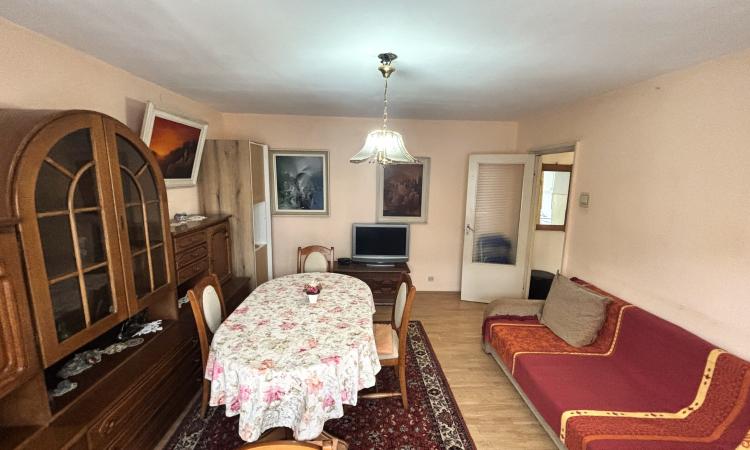 Apartament 4 camere de vânzare – Etaj 1, zonă Facultatea de Litere
