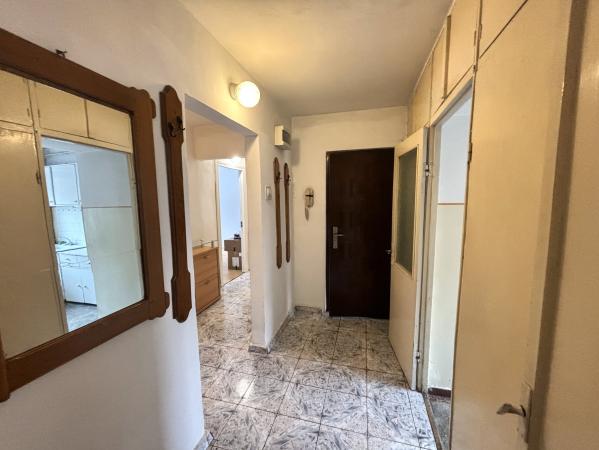 Apartament 4 camere de vânzare – Etaj 1, zonă Facultatea de Litere