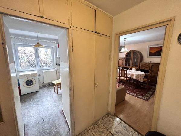 Apartament 4 camere de vânzare – Etaj 1, zonă Facultatea de Litere
