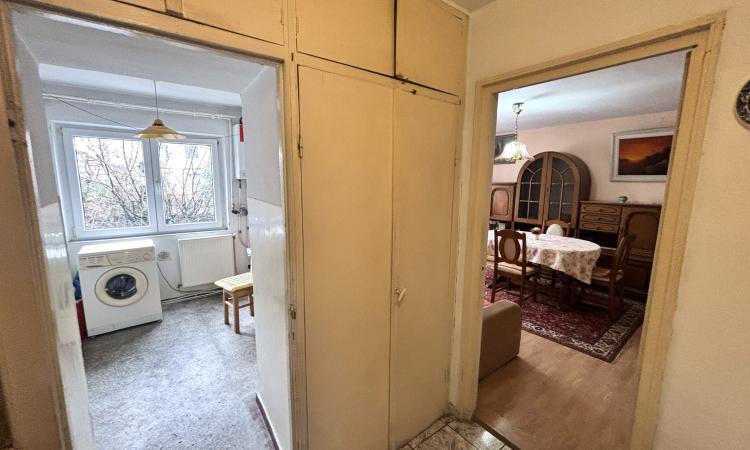 Apartament 4 camere de vânzare – Etaj 1, zonă Facultatea de Litere