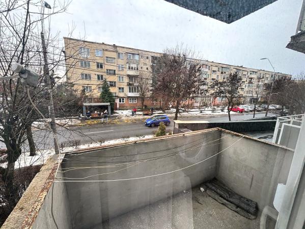 Apartament 4 camere de vânzare – Etaj 1, zonă Facultatea de Litere