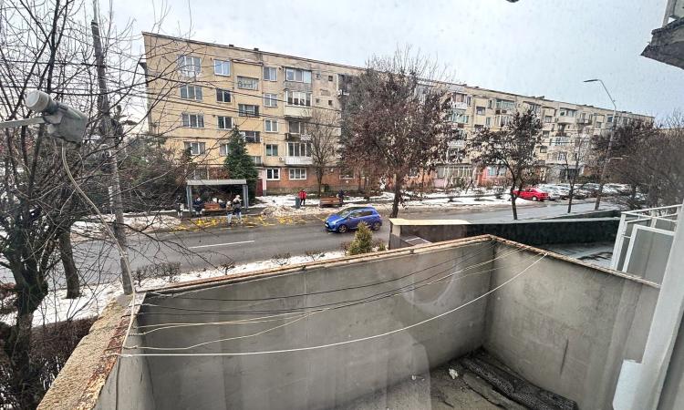 Apartament 4 camere de vânzare – Etaj 1, zonă Facultatea de Litere