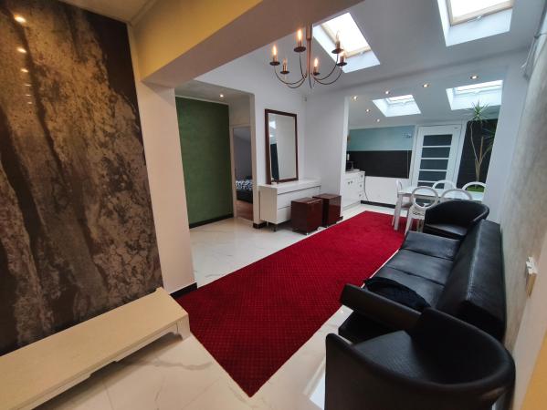 Apartament de închiriat – 4 camere, 100 mp, zona Mărul de Aur, Baia Mare  Loc de parcare inclus