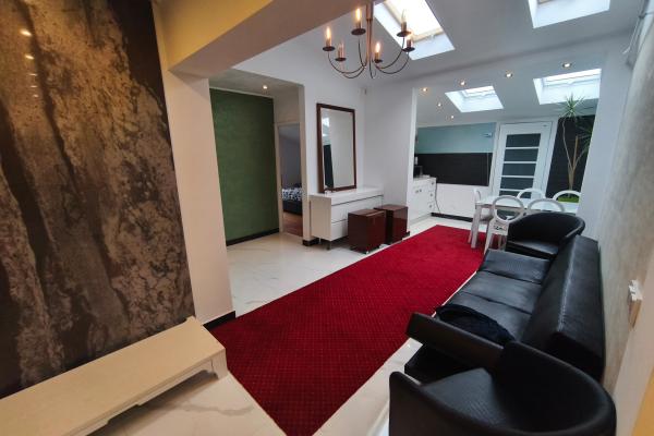 Apartament de închiriat – 4 camere, 100 mp, zona Mărul de Aur, Baia Mare Loc de parcare inclus