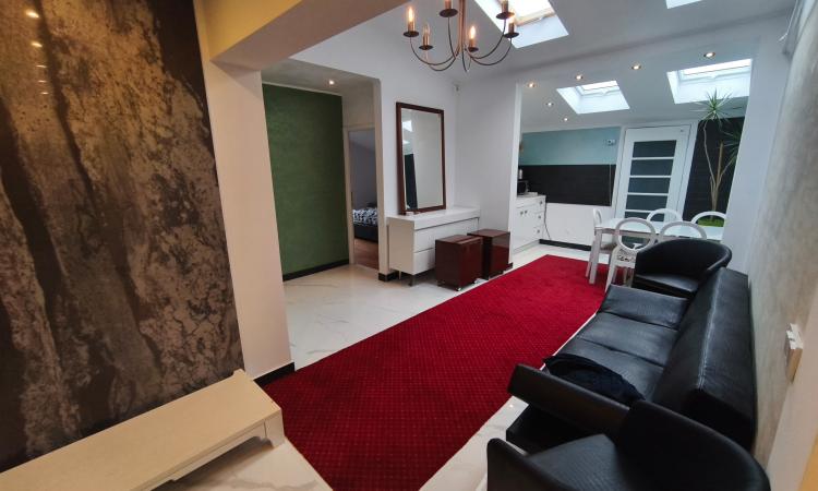 Apartament de închiriat – 4 camere, 100 mp, zona Mărul de Aur, Baia Mare Loc de parcare inclus