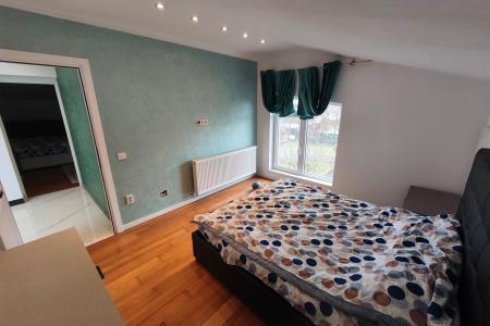 Apartament de închiriat – 4 camere, 100 mp, zona Mărul de Aur, Baia Mare Loc de parcare inclus
