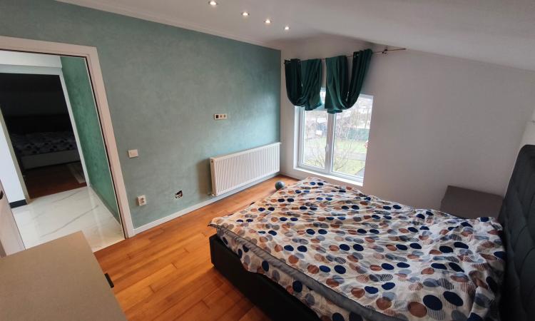 Apartament de închiriat – 4 camere, 100 mp, zona Mărul de Aur, Baia Mare Loc de parcare inclus