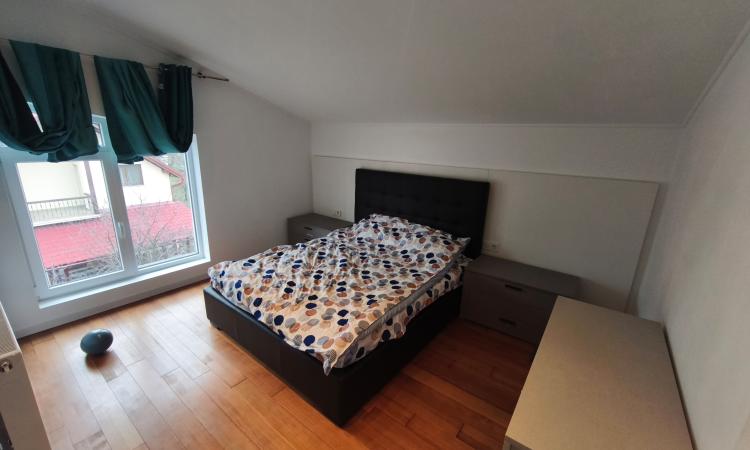 Apartament de închiriat – 4 camere, 100 mp, zona Mărul de Aur, Baia Mare Loc de parcare inclus