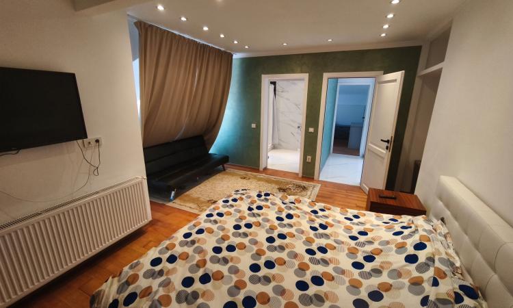 Apartament de închiriat – 4 camere, 100 mp, zona Mărul de Aur, Baia Mare Loc de parcare inclus