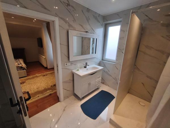 Apartament de închiriat – 4 camere, 100 mp, zona Mărul de Aur, Baia Mare  Loc de parcare inclus