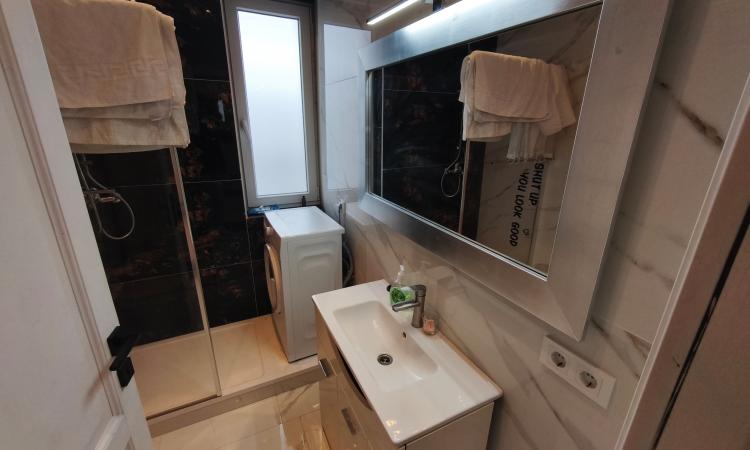 Apartament de închiriat – 4 camere, 100 mp, zona Mărul de Aur, Baia Mare Loc de parcare inclus