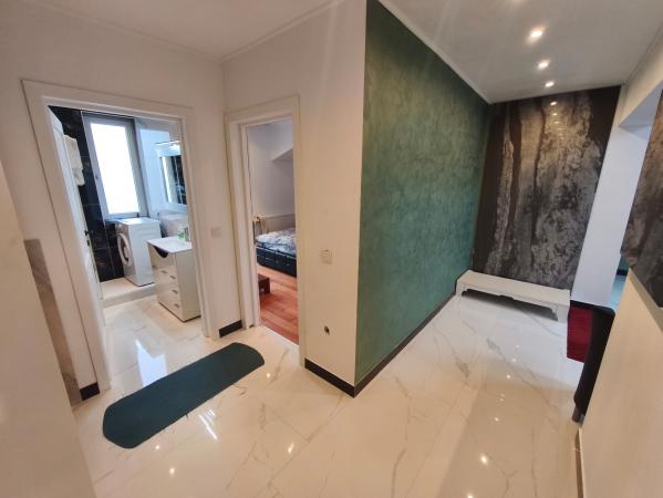 Apartament de închiriat – 4 camere, 100 mp, zona Mărul de Aur, Baia Mare  Loc de parcare inclus