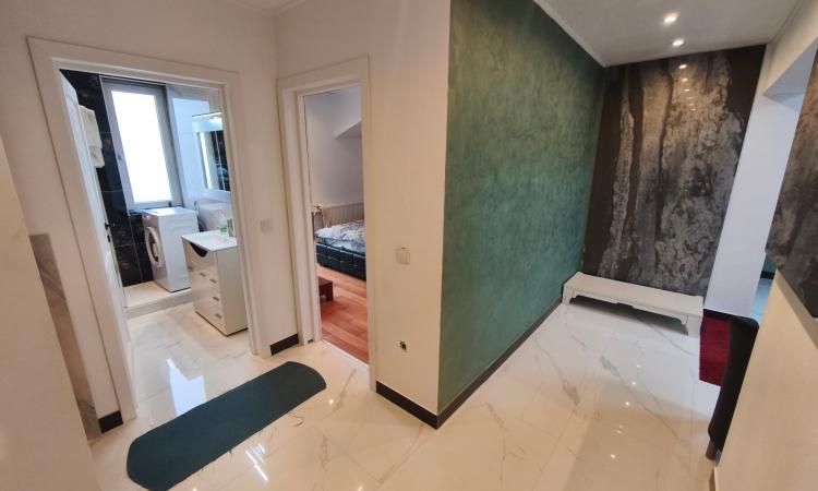 Apartament de închiriat – 4 camere, 100 mp, zona Mărul de Aur, Baia Mare Loc de parcare inclus
