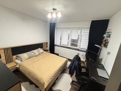 Apartament 3 camere decomandat – zonă centrală, Str. Minerilor