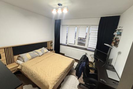 Apartament 3 camere decomandat – zonă centrală, Str. Minerilor