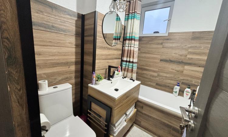 Apartament 3 camere decomandat – zonă centrală, Str. Minerilor