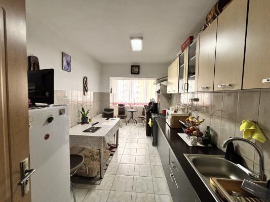 Apartament 3 camere de vânzare – Bld. Traian, Muzeul de Mineralogie