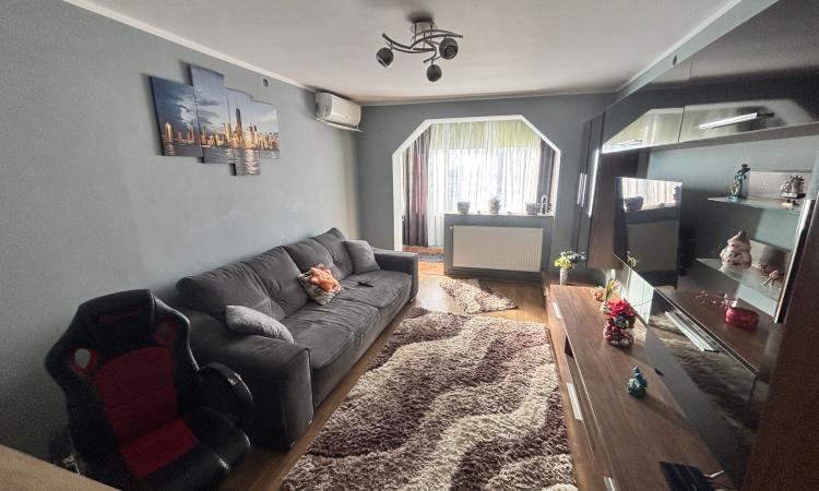 Apartament cu 2 camere de vânzare – Bulevardul București, zona centrala