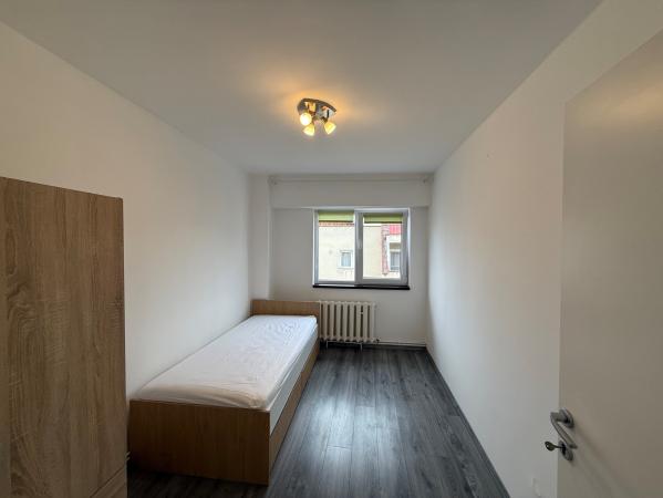 Apartament 3 camere ,zona Ursus B-dul Traian