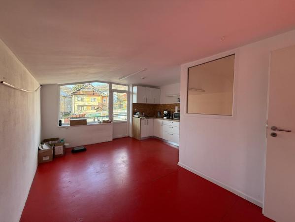 Închiriere -cladire de birouri/hală, 716 mp teren ,zona Grivitei,Baia Mare