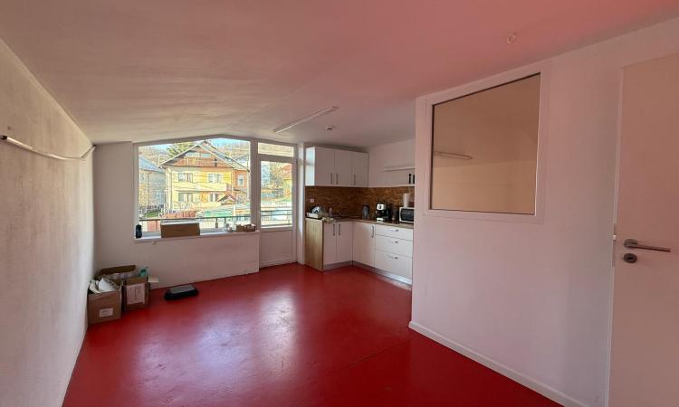 Închiriere -cladire de birouri/hală, 716 mp teren ,zona Grivitei,Baia Mare