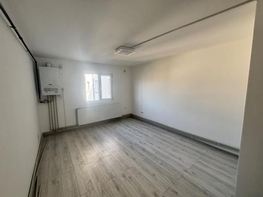 Garsoniera, etaj 2 - zona Piața Izvoare