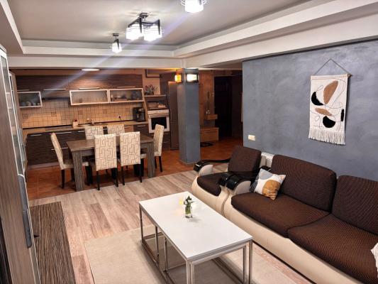 Apartament  4 camere - etaj 2 ,B-dul Traian ,la cheie