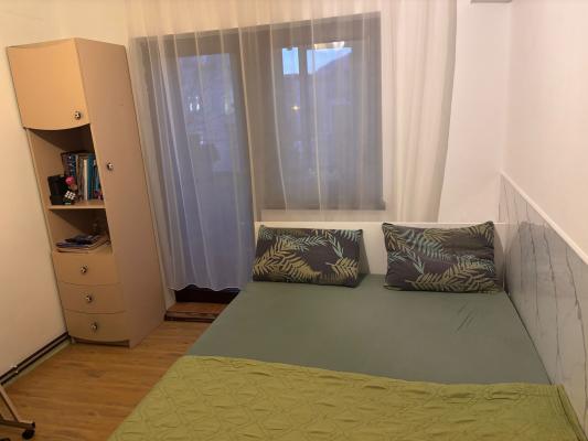 Apartament  4 camere - etaj 2 ,B-dul Traian ,la cheie