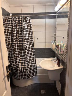 Apartament  4 camere - etaj 2 ,B-dul Traian ,la cheie