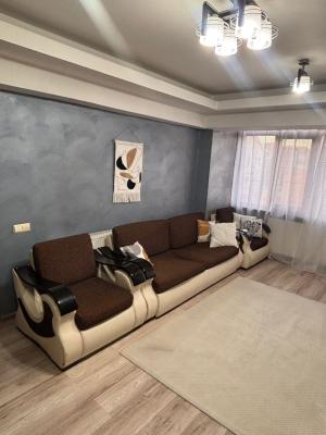 Apartament  4 camere - etaj 2 ,B-dul Traian ,la cheie