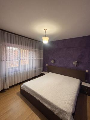 Apartament  4 camere - etaj 2 ,B-dul Traian ,la cheie