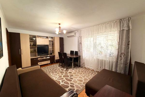 Apartament 2 camere – decomandat, Str. Dobrogei, zona Teren atletism