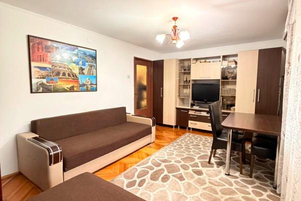 Apartament 2 camere – decomandat, Str. Dobrogei, zona Teren atletism