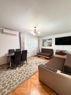 Apartament 2 camere –  decomandat, Str. Dobrogei, zona Teren atletism