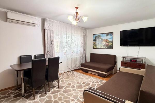 Apartament 2 camere – decomandat, Str. Dobrogei, zona Teren atletism