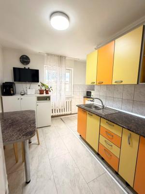 Apartament 2 camere –  decomandat, Str. Dobrogei, zona Teren atletism