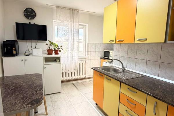 Apartament 2 camere – decomandat, Str. Dobrogei, zona Teren atletism