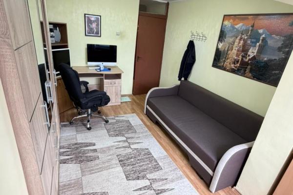 Apartament 2 camere – decomandat, Str. Dobrogei, zona Teren atletism