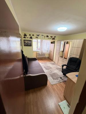 Apartament 2 camere –  decomandat, Str. Dobrogei, zona Teren atletism