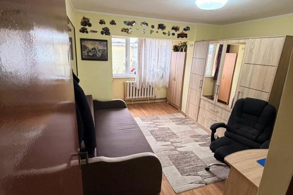 Apartament 2 camere – decomandat, Str. Dobrogei, zona Teren atletism