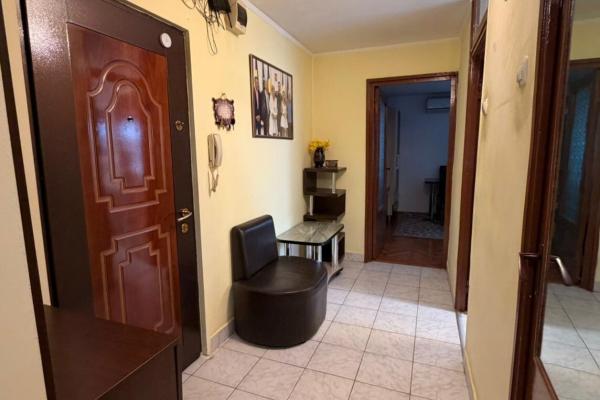Apartament 2 camere – decomandat, Str. Dobrogei, zona Teren atletism