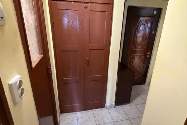 Apartament 2 camere – decomandat, Str. Dobrogei, zona Teren atletism